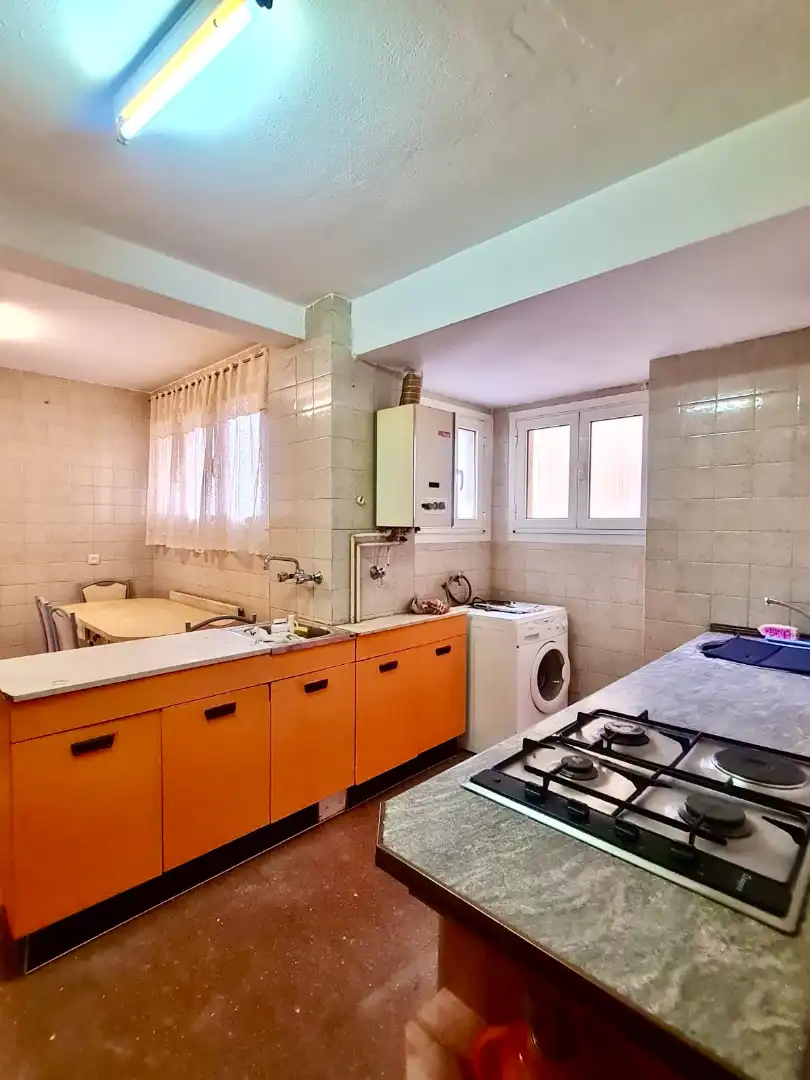 Cuina de Pis en venda en Gijón  amb Jardí privat, Parquet i Traster