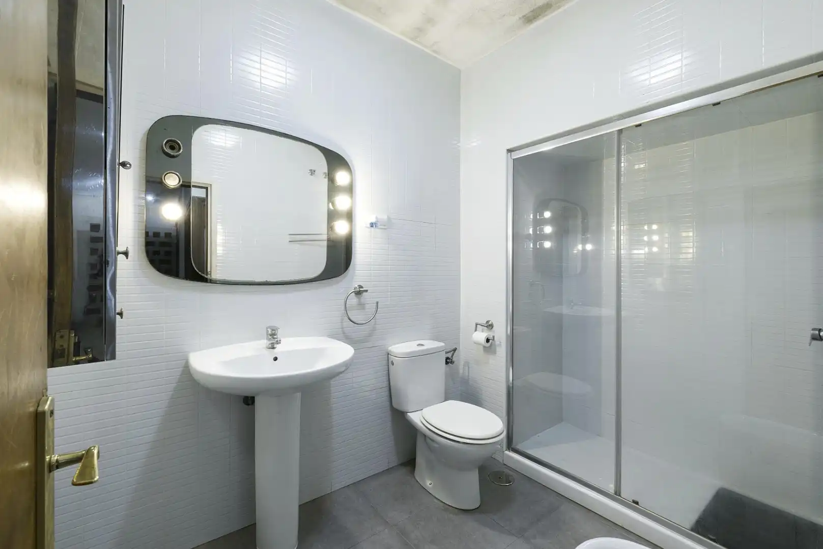 Baño de Piso en venta en Málaga con Balcón y Alarma