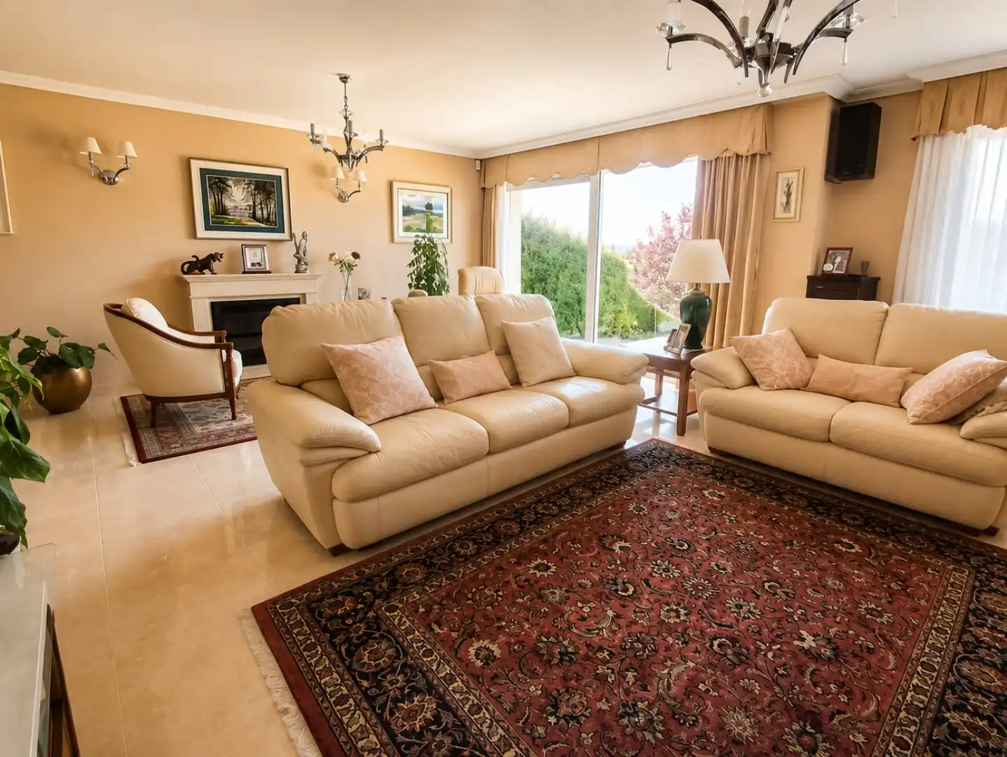 Sala d'estar de Casa o xalet en venda en Medio Cudeyo amb Calefacció, Jardí privat i Terrassa