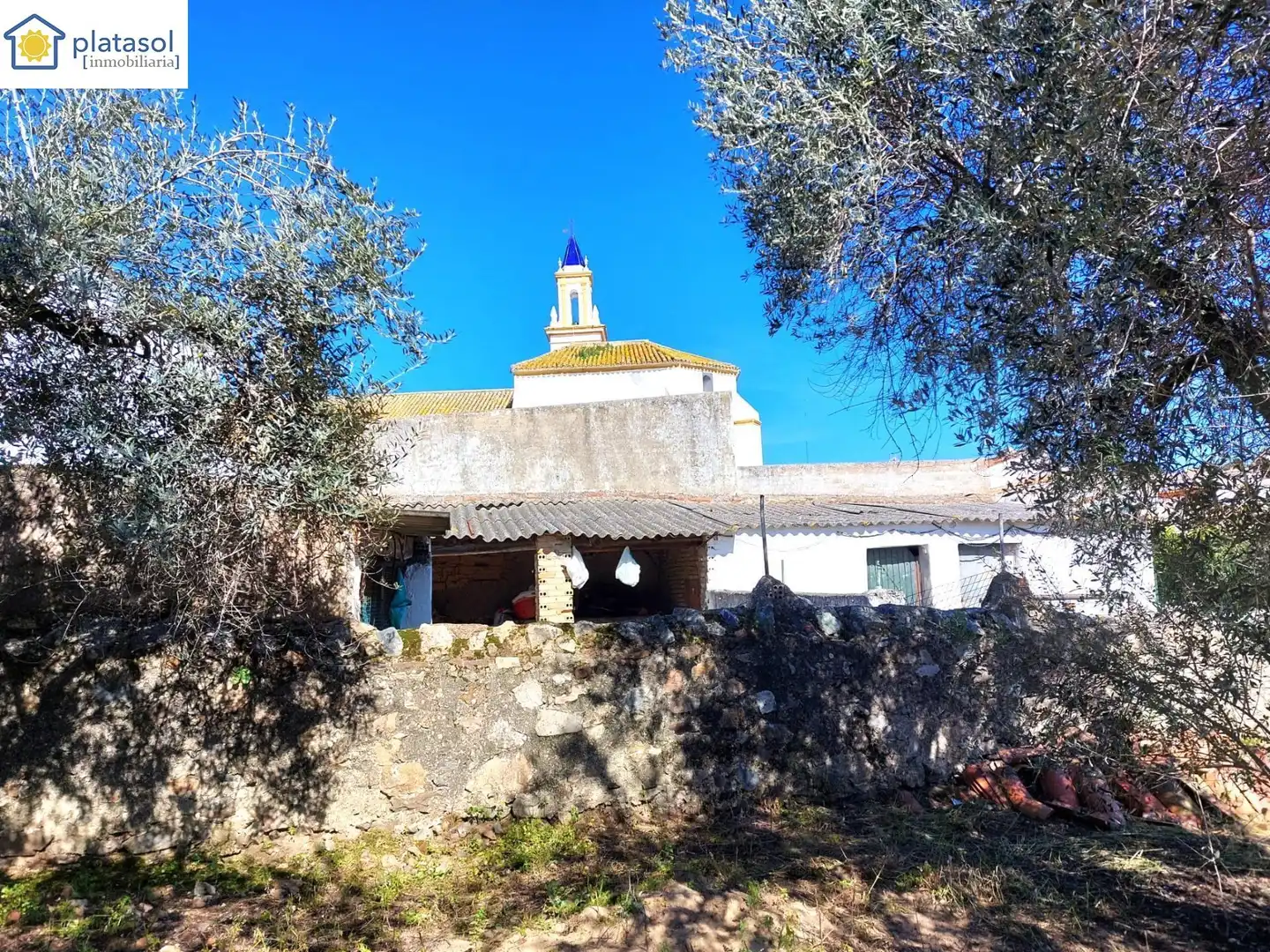 Außenansicht von Haus oder Chalet zum Verkauf in El Garrobo mit Privatgarten