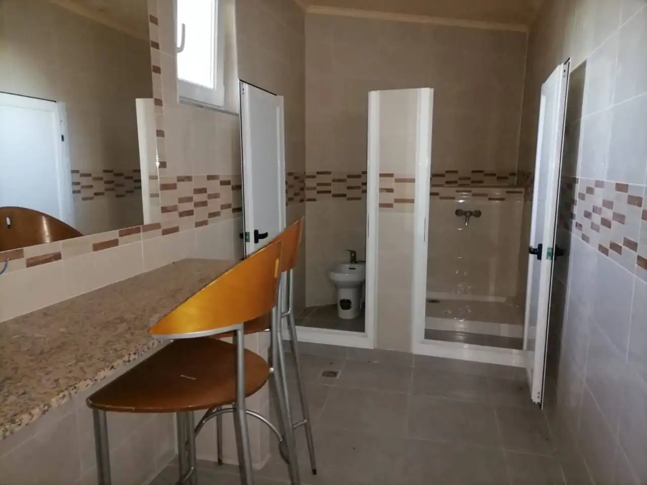 Baño de Local en venta en Fuentes de Oñoro, Salamanca
