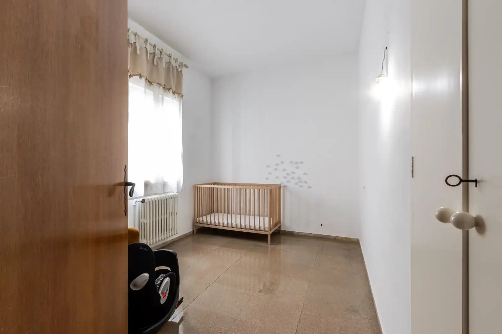 Habitación de Casa adosada en venta en Sabadell con Piscina comunitaria