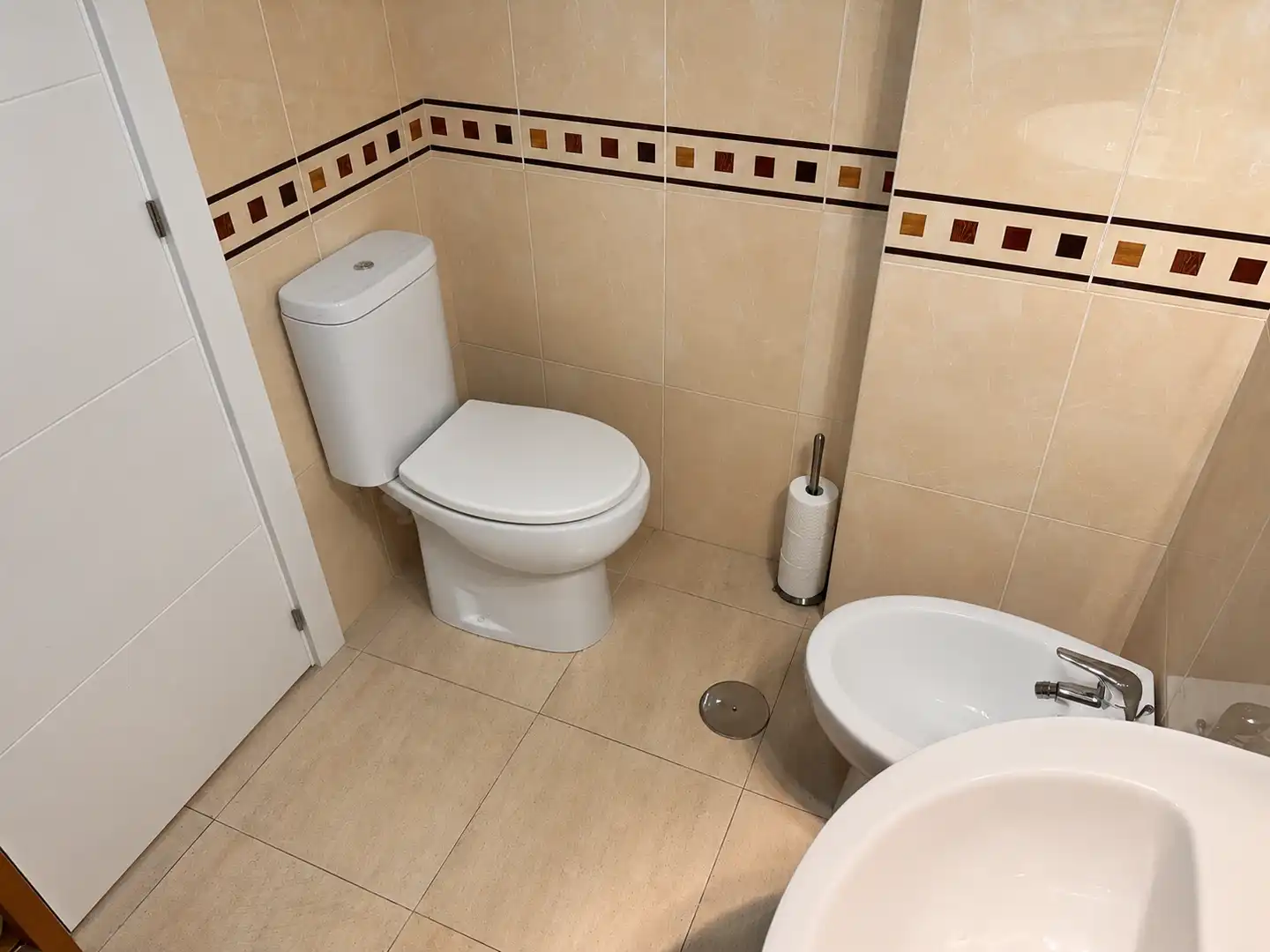 Bany de Apartament en venda en Roquetas de Mar amb Aire condicionat, Terrassa i Moblat
