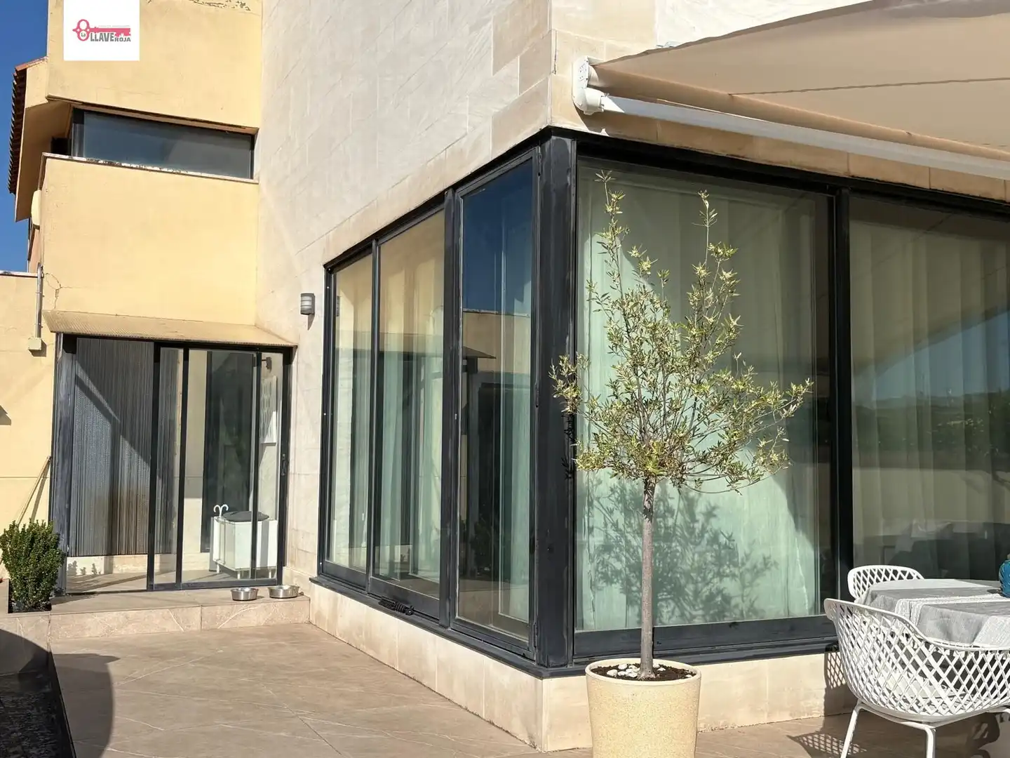 Vista exterior de Casa o chalet en venta en Sarracín con Calefacción, Jardín privado y Parquet