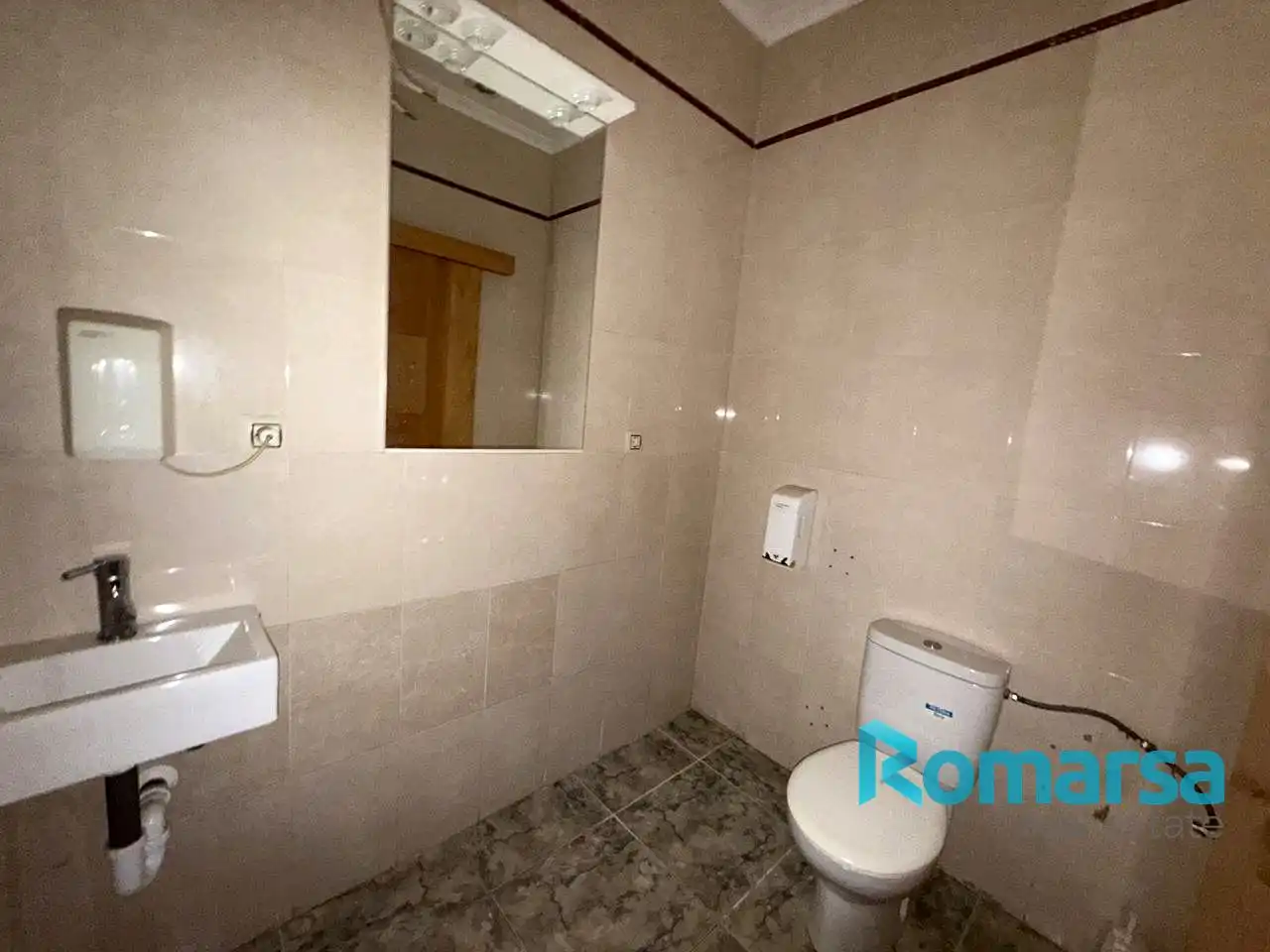 Bany de Edifici en venda en Candeleda