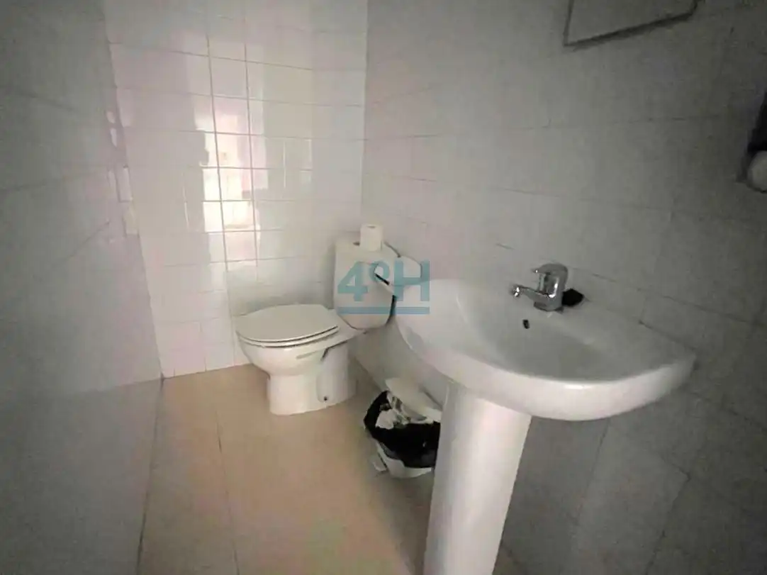 Badezimmer von Geschaftsraum zur Miete in Centro