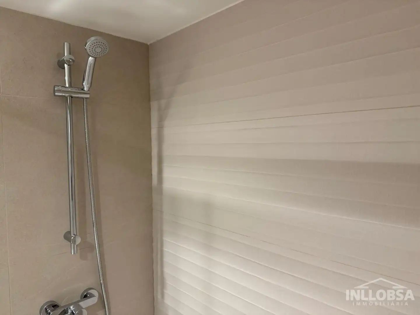 Bathroom of Flat for rent in Manresa  with Air Conditioner, Heating and Parquet flooring