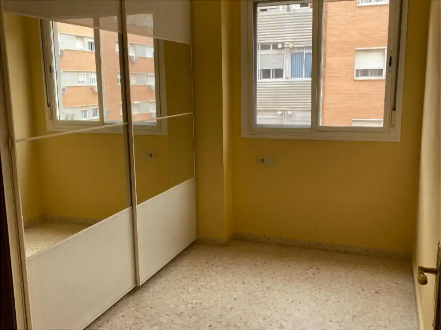Dormitori de Pis en venda en La Rinconada amb Aire condicionat i Balcó