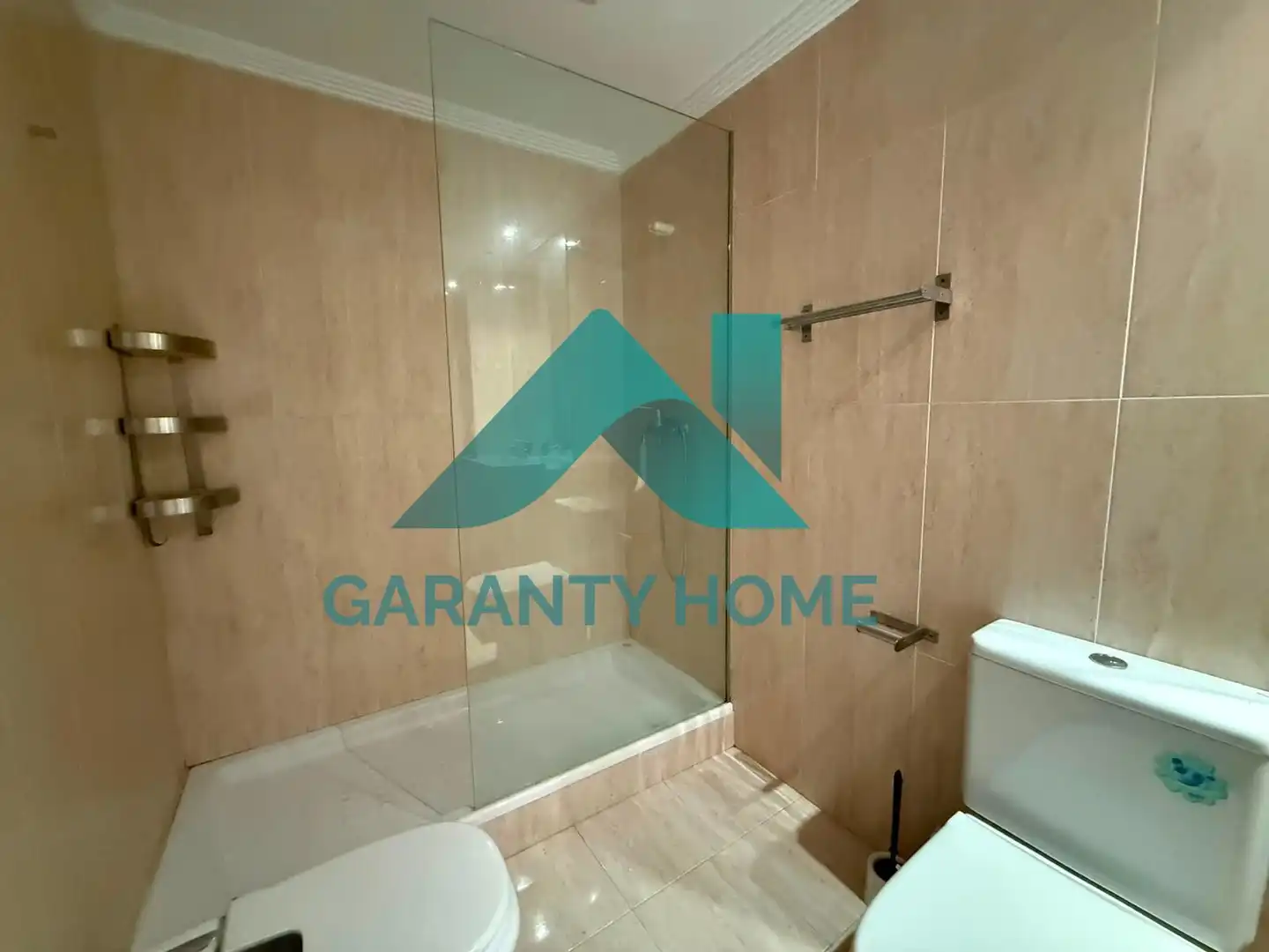 Badezimmer von Dachboden zum Verkauf in Cáceres mit Heizung, Terrasse und Möbliert