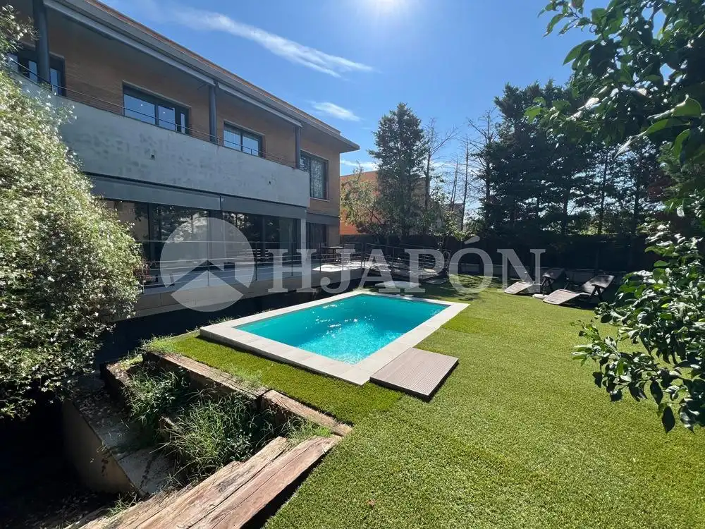 Piscina de Casa o chalet en venta en Alella con Aire acondicionado, Calefacción y Jardín privado
