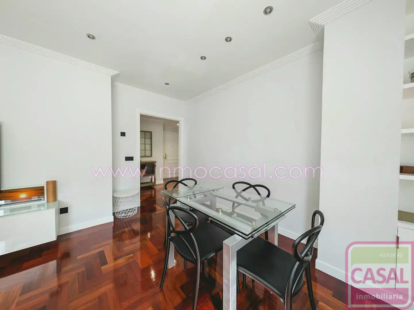 Comedor de Piso en venta en Oviedo  con Calefacción, Terraza y Trastero