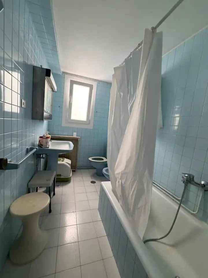 Bathroom of Flat for sale in A Coruña Capital   with Heating, Terrace and Storage room