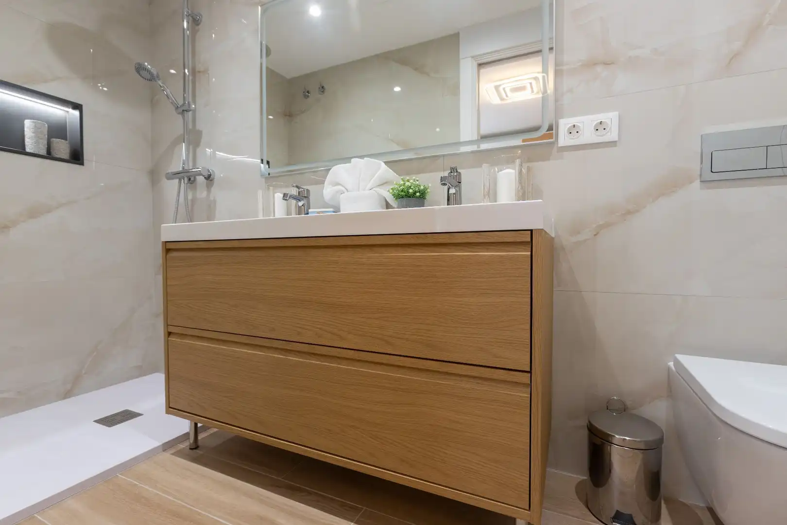 Badezimmer von Wohnungen zum Verkauf in Roses mit Klimaanlage, Heizung und Terrasse