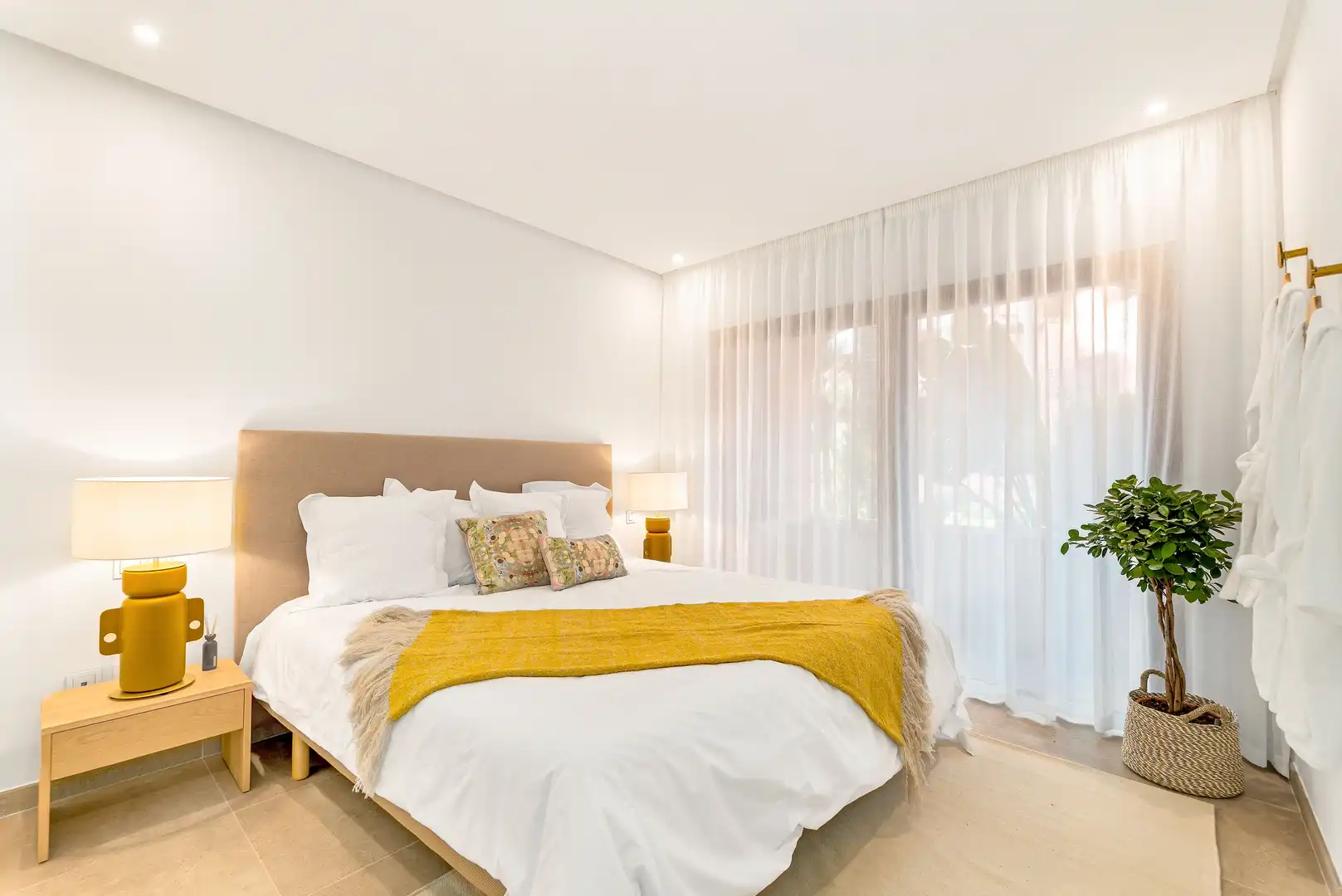 Habitación de Planta baja en venta en Estepona con Aire acondicionado, Calefacción y Parquet