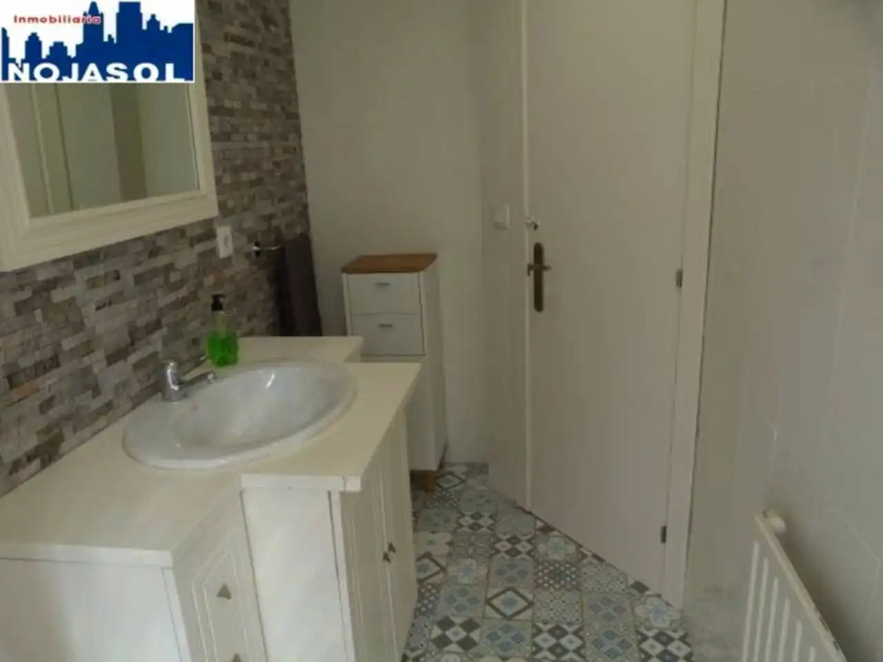 Bany de Apartament de lloguer en Arnuero amb Calefacció, Jardí privat i Terrassa
