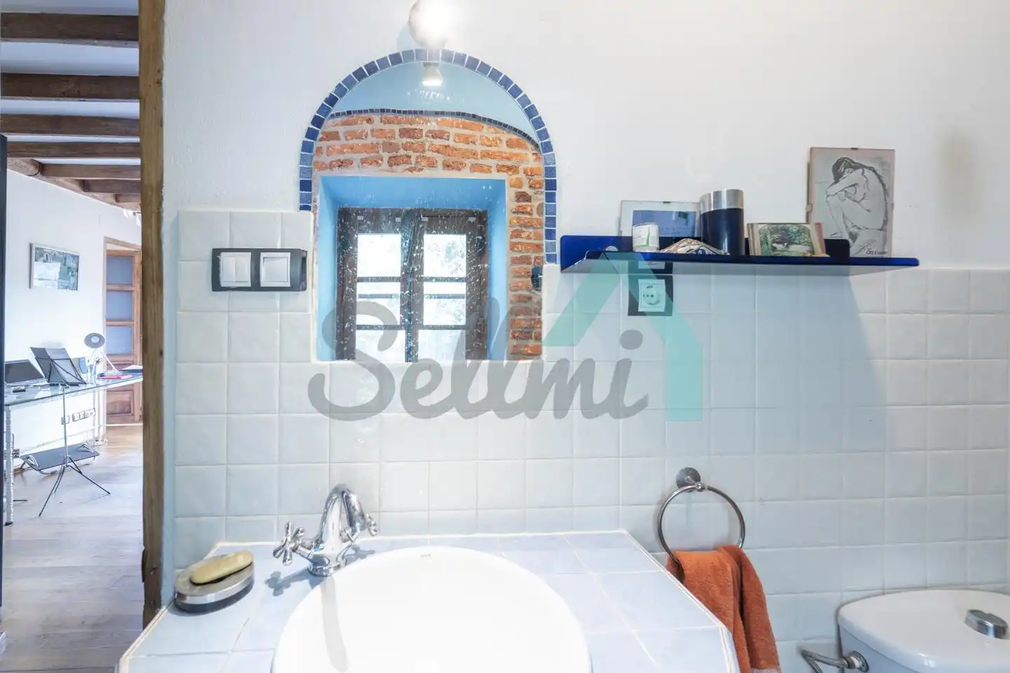 Badezimmer von Einfamilien-Reihenhaus zum Verkauf in Carreño mit Heizung, Privatgarten und Parkett