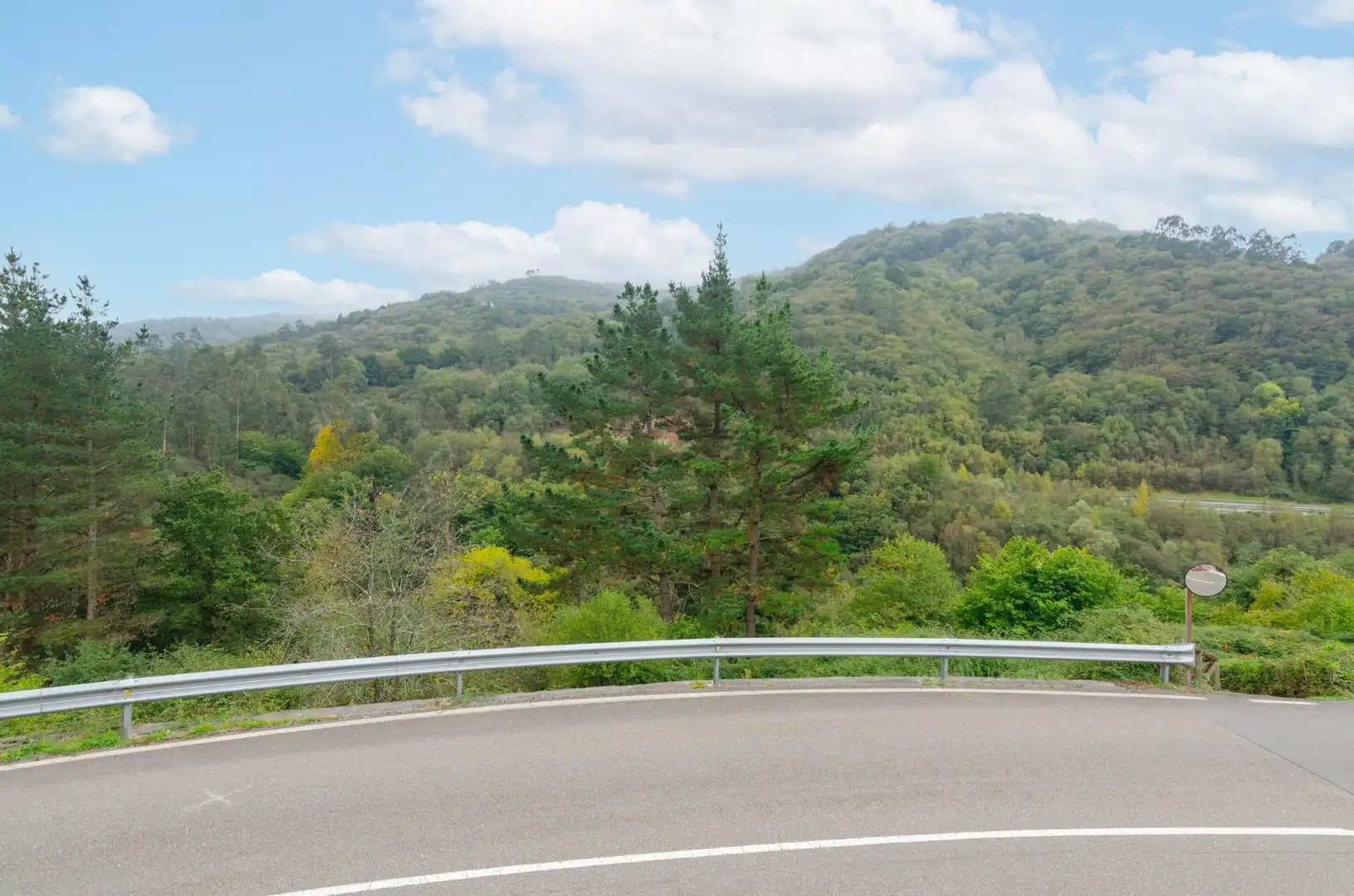Vista exterior de Finca rústica en venda en Mieres (Asturias) amb Jardí privat i Moblat