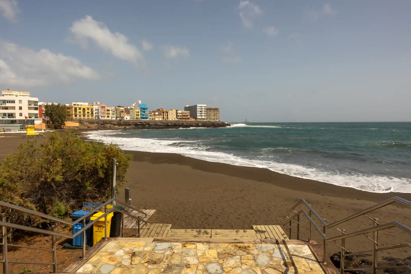 Vista exterior de Local en traspaso en Telde con Alarma