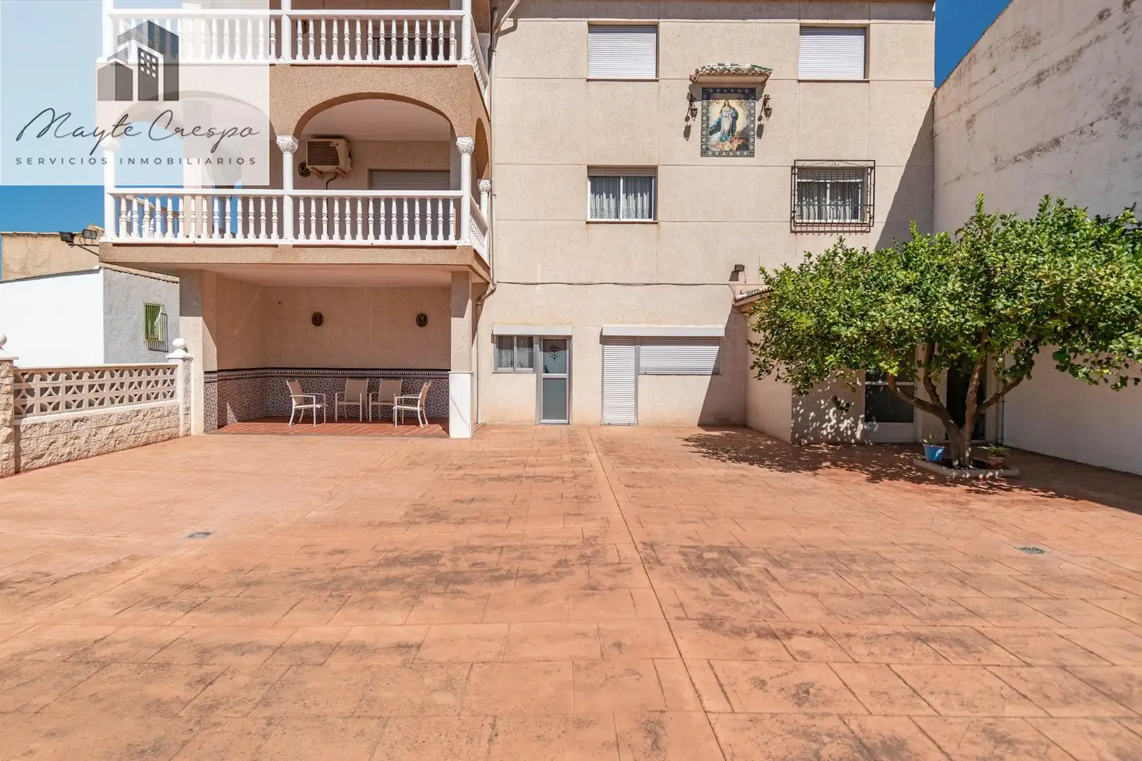 Vista exterior de Casa adosada en venta en Jun con Terraza, Amueblado y Alarma