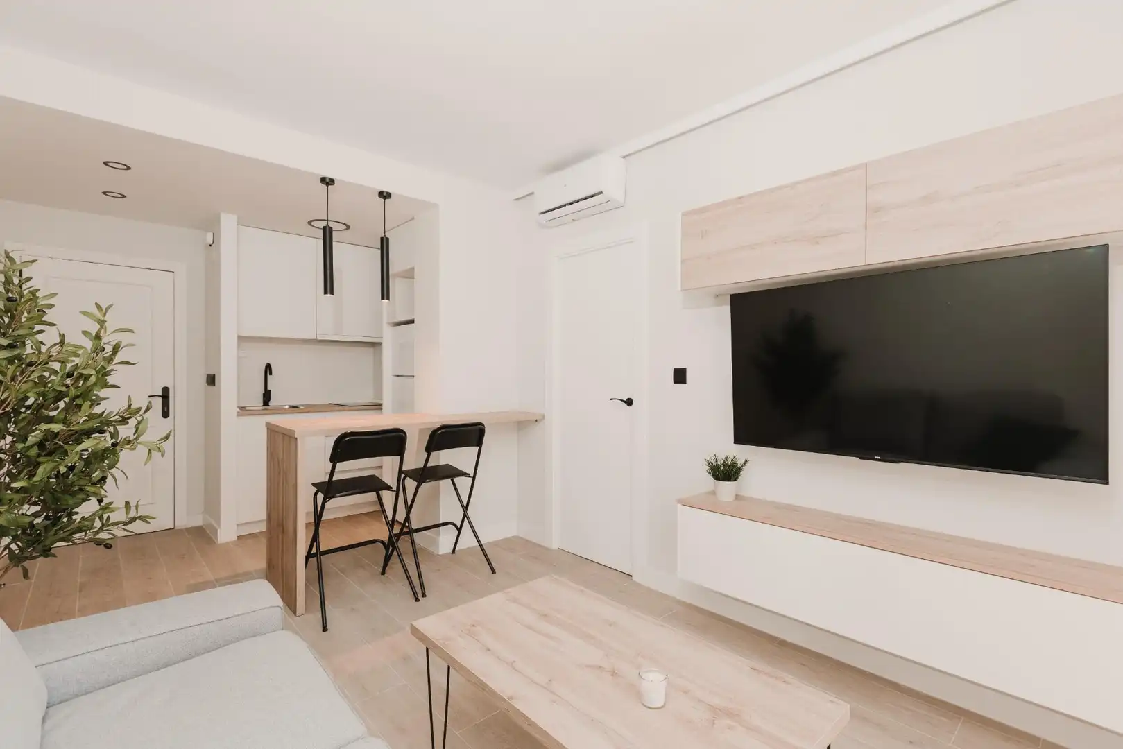 Living room of Apartments for rent in Murcia  with Air Conditioner, Furnished and Balcony