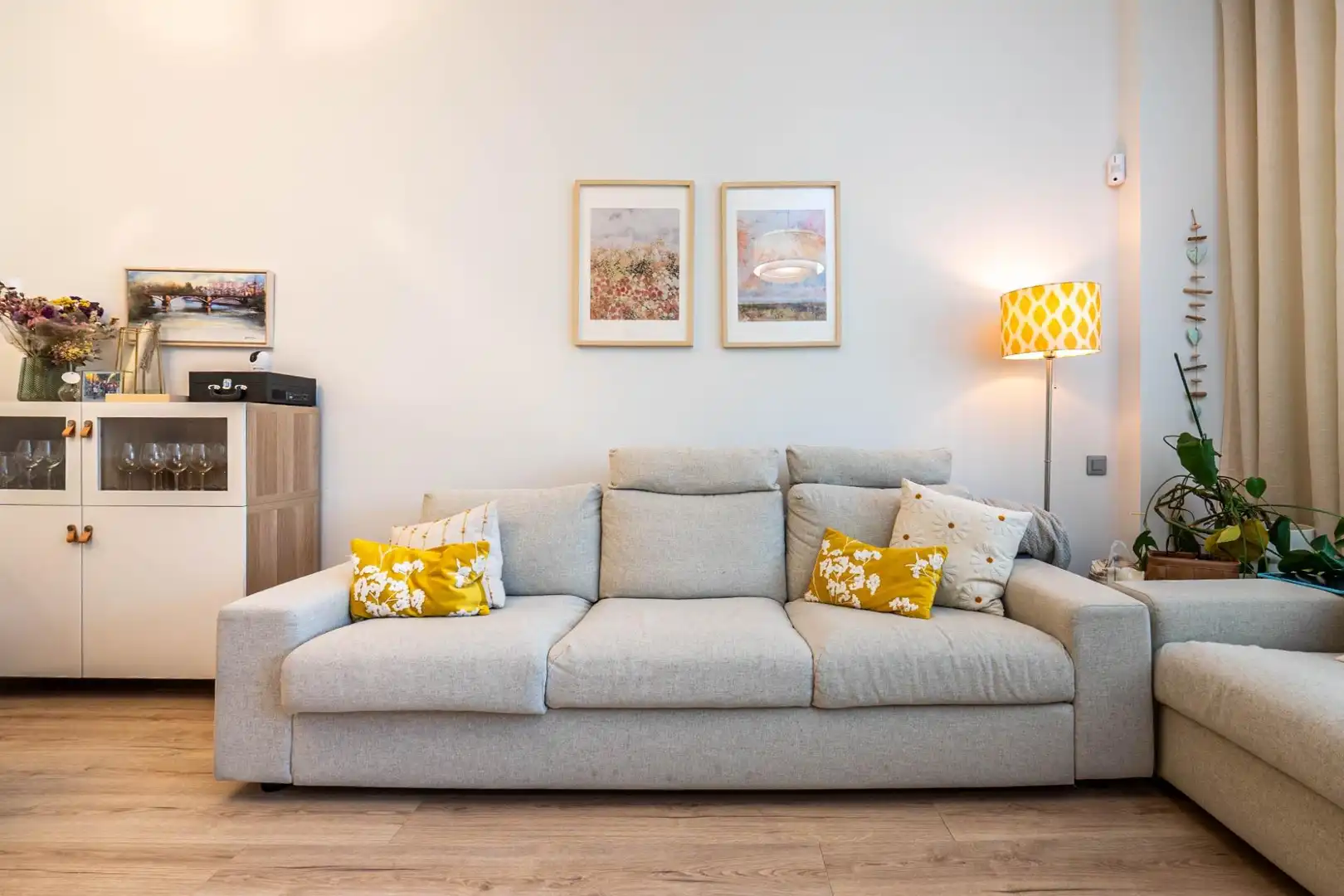 Living room of Flat for sale in Granada  with Furnished and Community pool