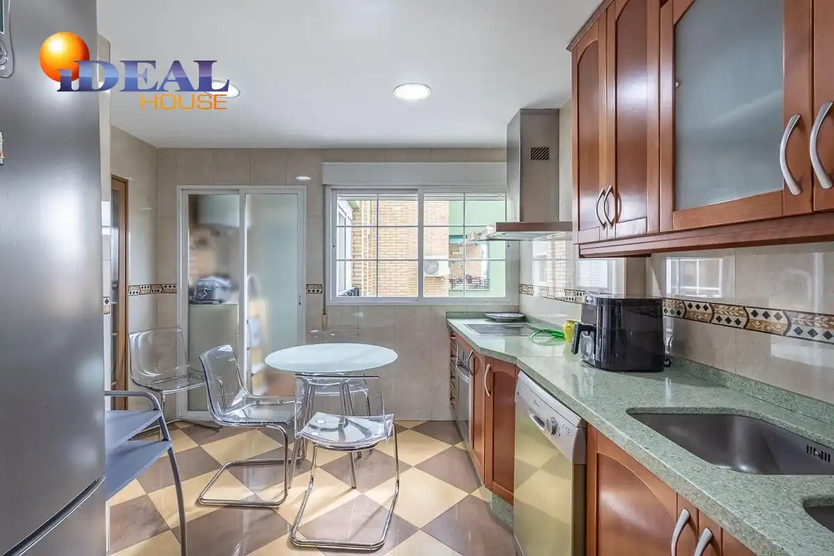 Piso con ascensor en venta en Calle ARQUITECTO JIMENEZ LACAL, imagen 13