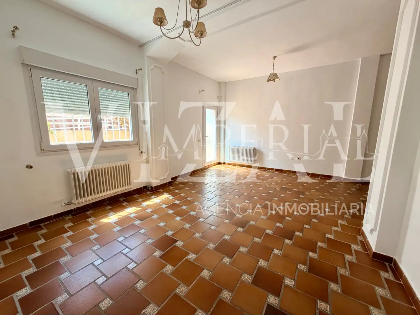 Sala d'estar de Casa adosada en venda en Toledo amb Aire condicionat, Parquet i Terrassa