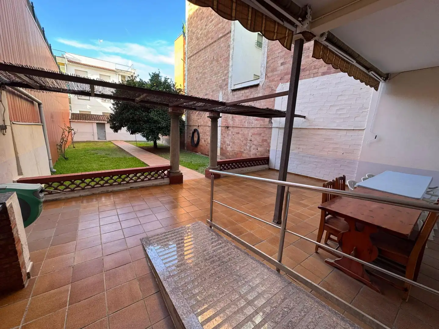 Garten von Haus oder Chalet zum Verkauf in Cornellà de Llobregat mit Heizung, Privatgarten und Terrasse
