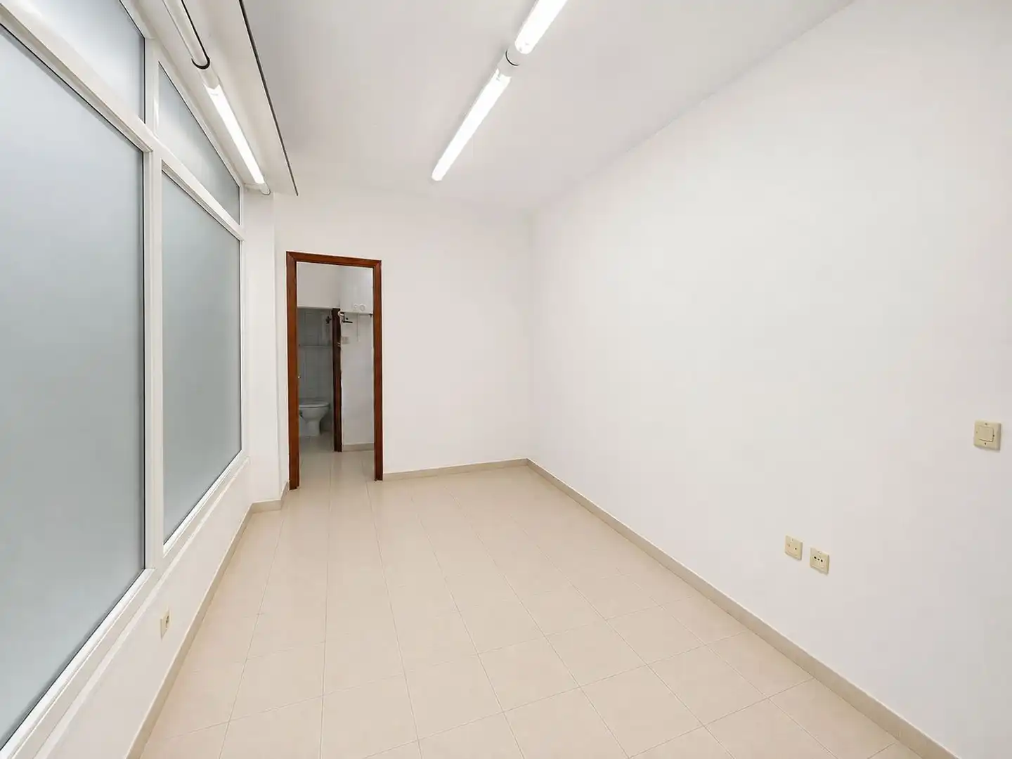 Business premises for sale in Calle Alcalde Salorio Suárez, imagen 5
