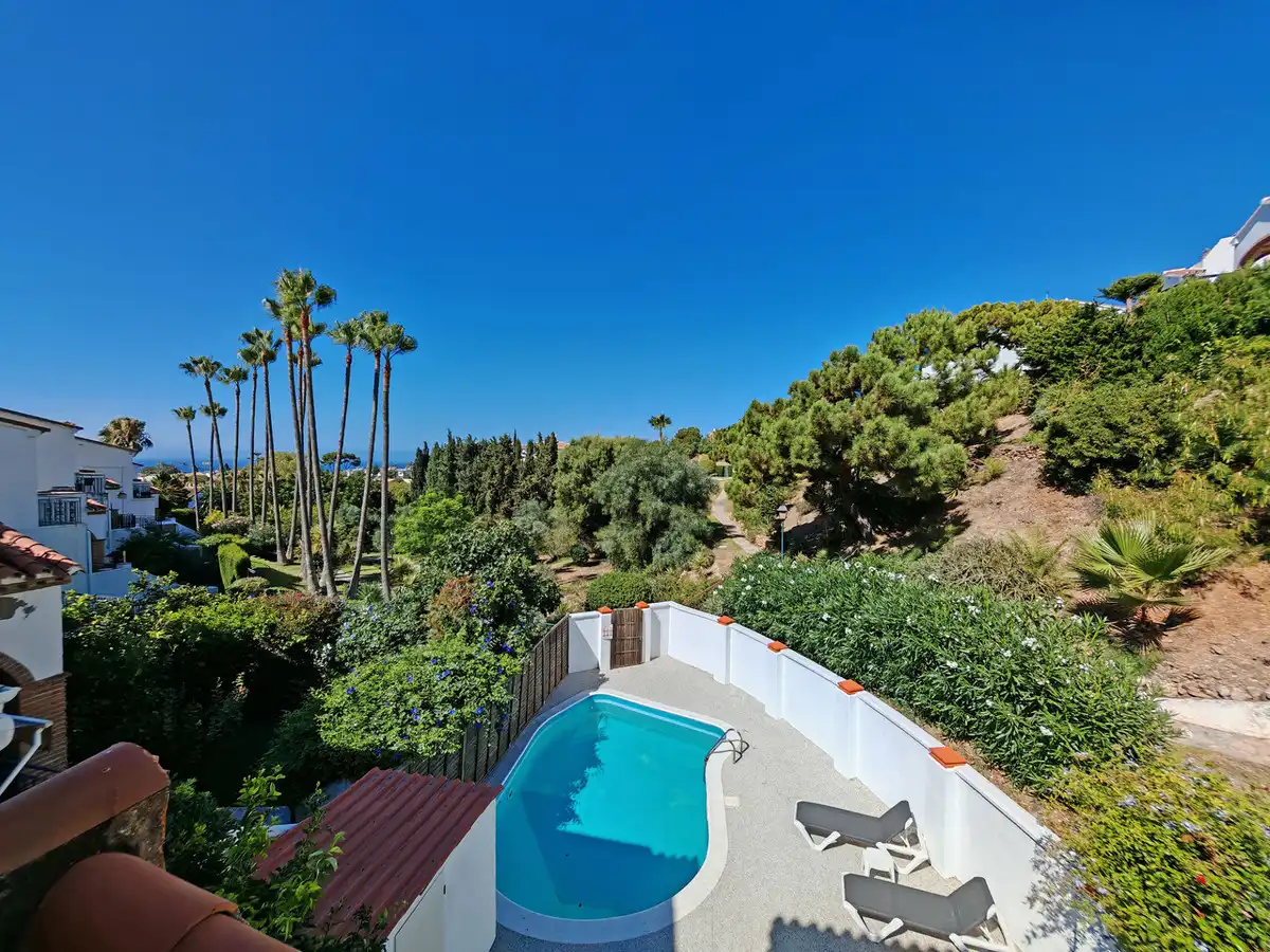Vista exterior de Casa adosada en venta en Mijas con Aire acondicionado, Calefacción y Jardín privado
