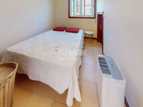 Dormitori de Casa o xalet en venda en Nigrán amb Calefacció, Jardí privat i Parquet