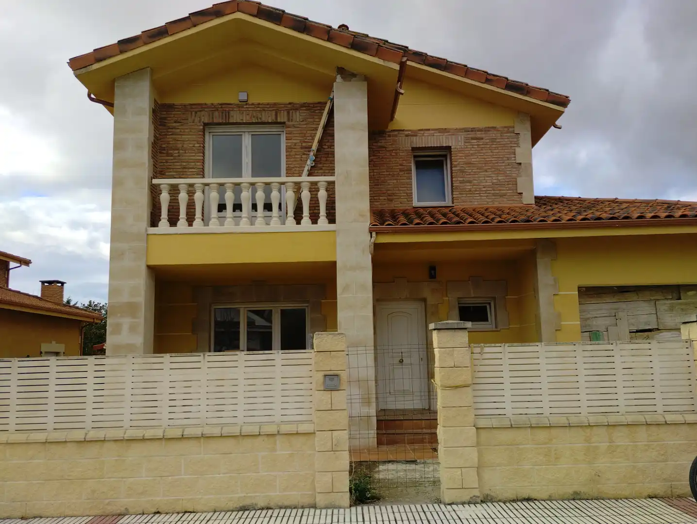 Vista exterior de Casa o chalet en venta en Medina de Pomar con Calefacción, Jardín privado y Parquet