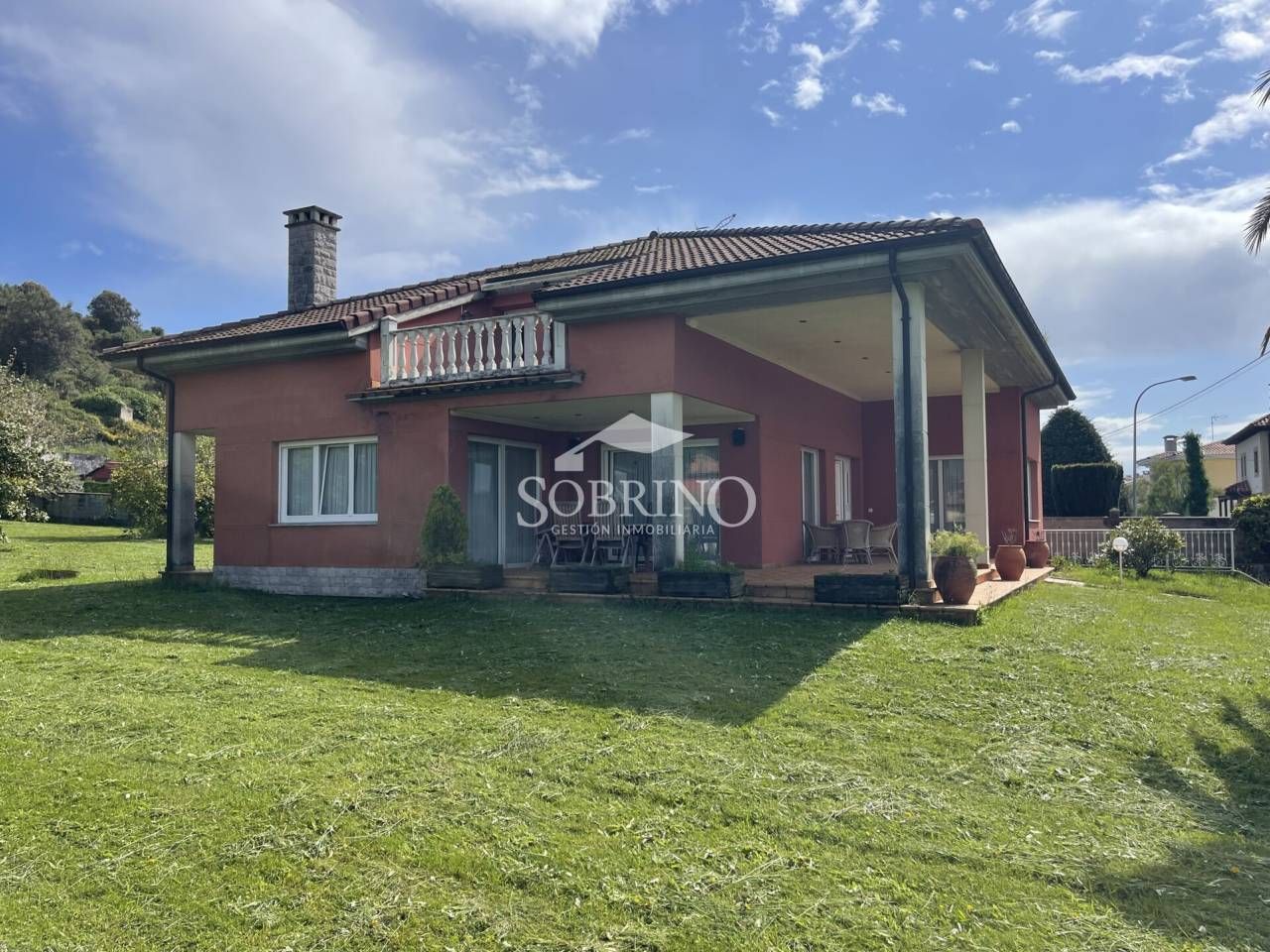 Vista exterior de Casa o xalet en venda en Llanes amb Calefacció, Jardí privat i Terrassa