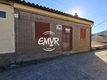 Casa aparellada en venda a Calle Tozas