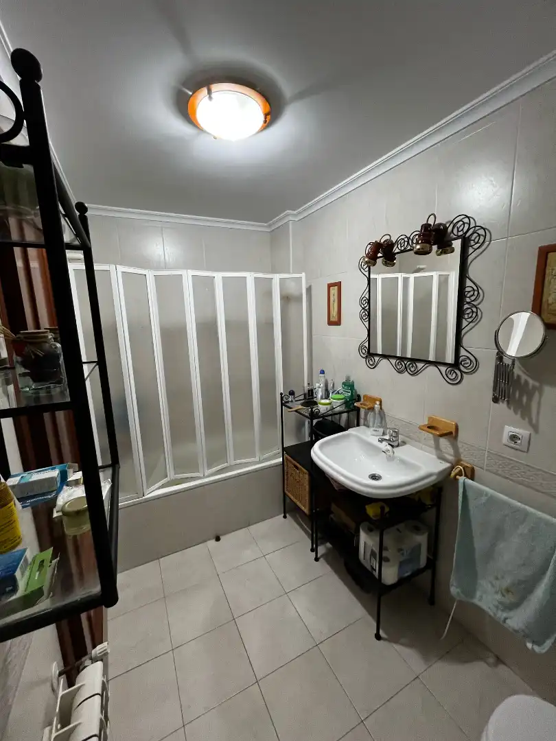 Baño de Piso en venta en Entrambasaguas con Calefacción, Jardín privado y Amueblado