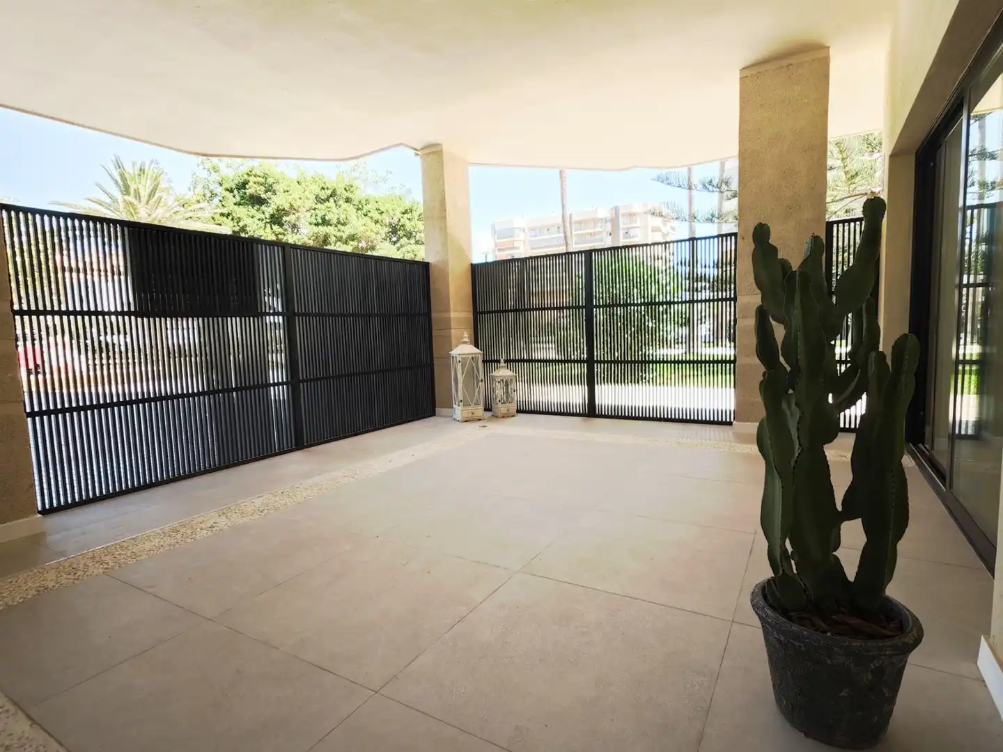 Terrasse von Erdgeschoss zum Verkauf in Fuengirola mit Klimaanlage, Heizung und Terrasse