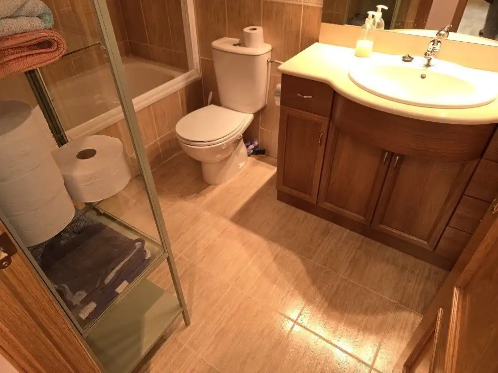 Baño de Dúplex en venta en Canfranc con Calefacción y Trastero