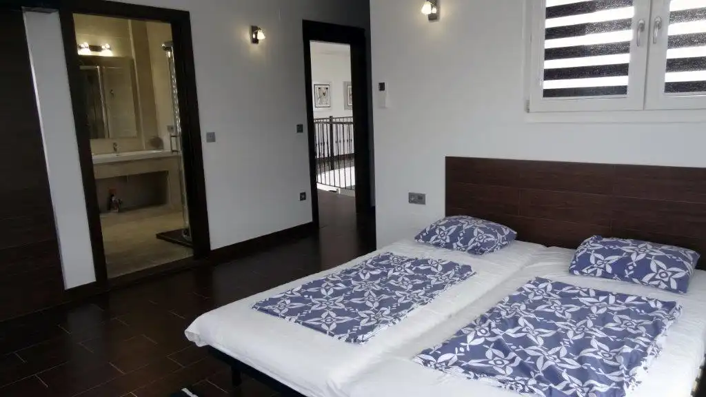 Habitación de Casa o chalet en venta en L'Alfàs del Pi con Aire acondicionado, Calefacción y Jardín privado