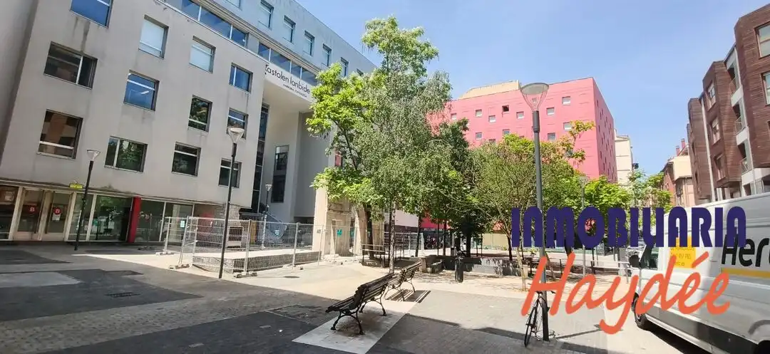 Vista exterior de Local en venta en Bilbao 