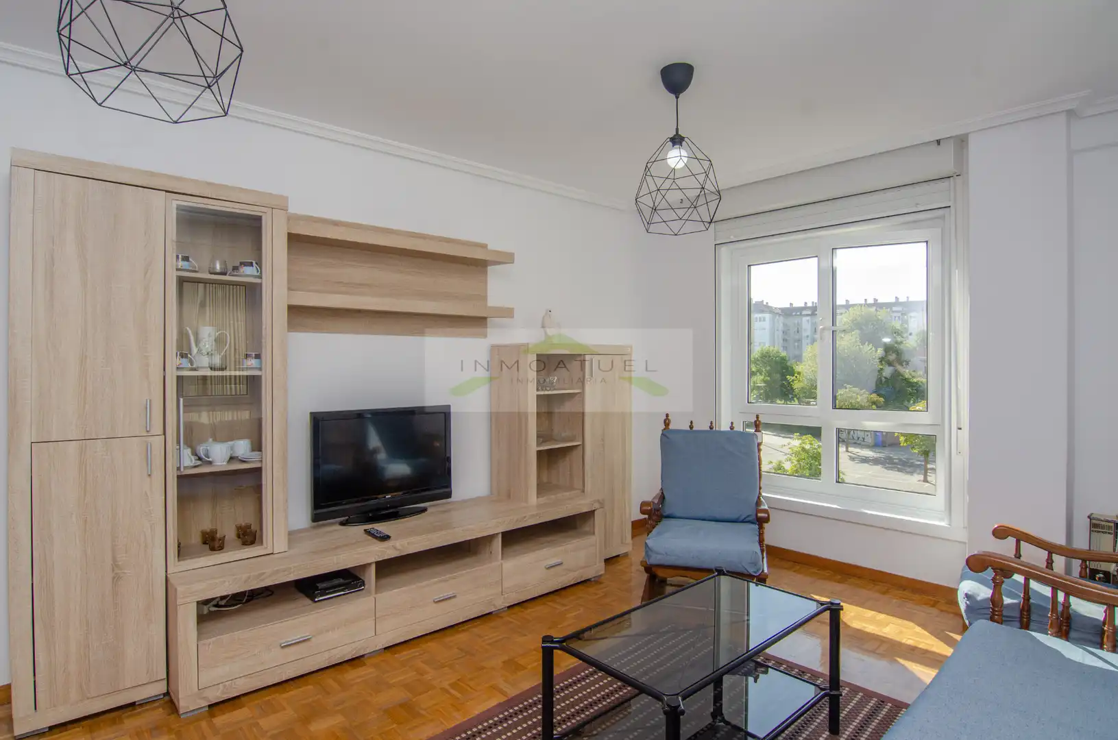Wohnzimmer von Wohnung zur Miete in A Coruña Capital  mit Parkett, Möbliert und Ofen