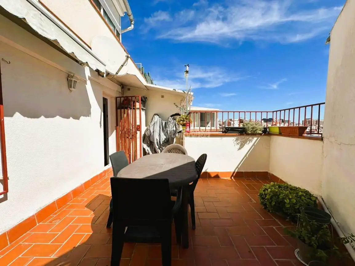 Terraza de Piso en venta en L'Hospitalet de Llobregat con Aire acondicionado y Terraza