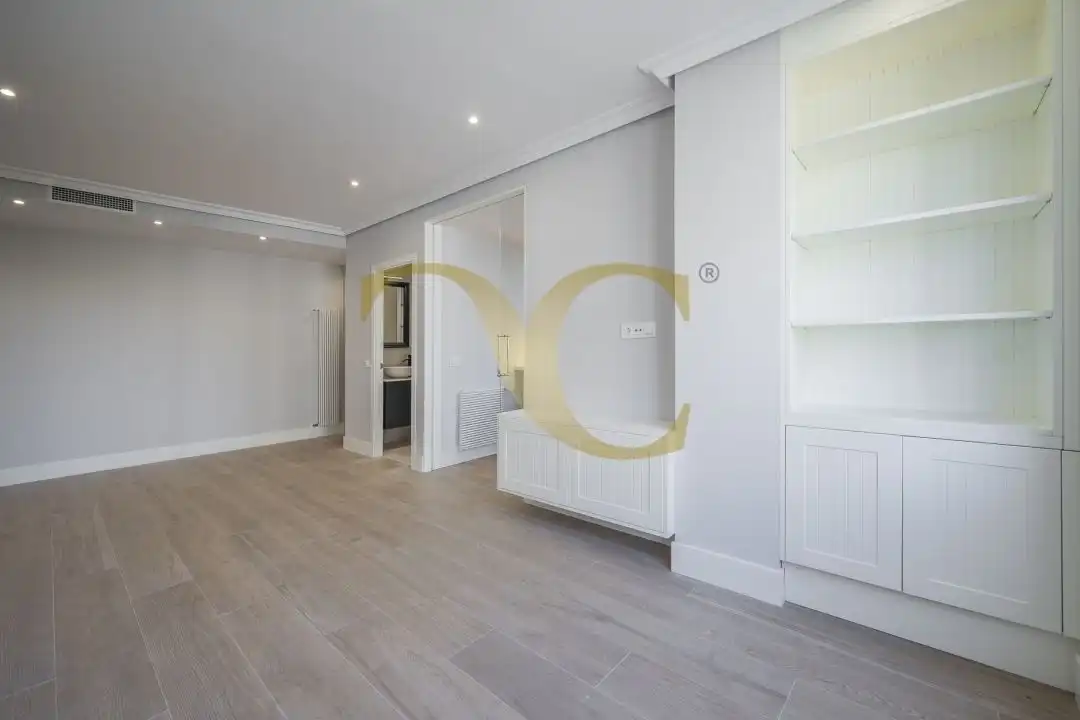 Schlafzimmer von Wohnung zur Miete in Madrid mit Klimaanlage, Heizung und Privatgarten