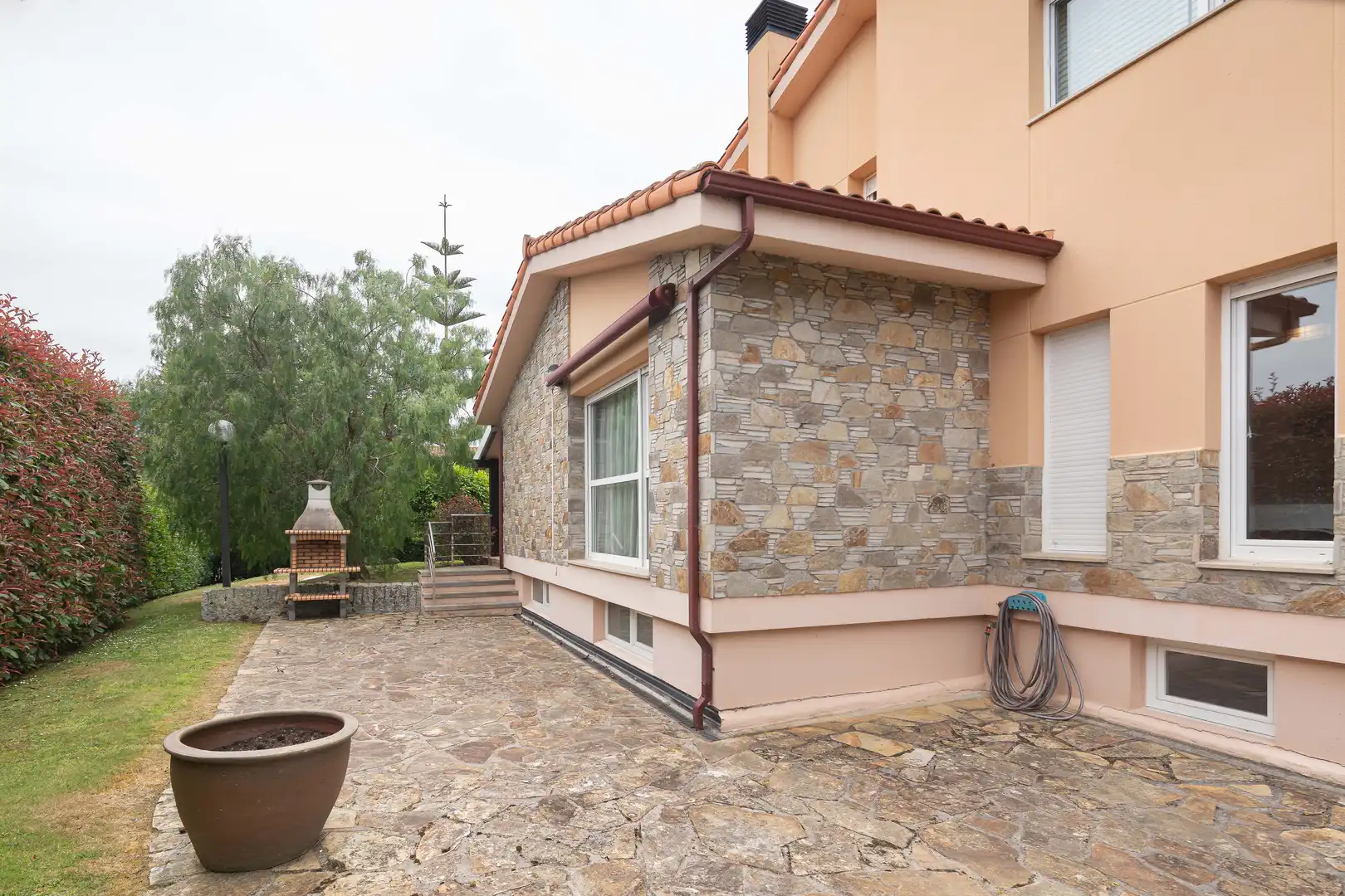 Vista exterior de Casa o chalet en venta en Sada (A Coruña) con Calefacción, Jardín privado y Piscina