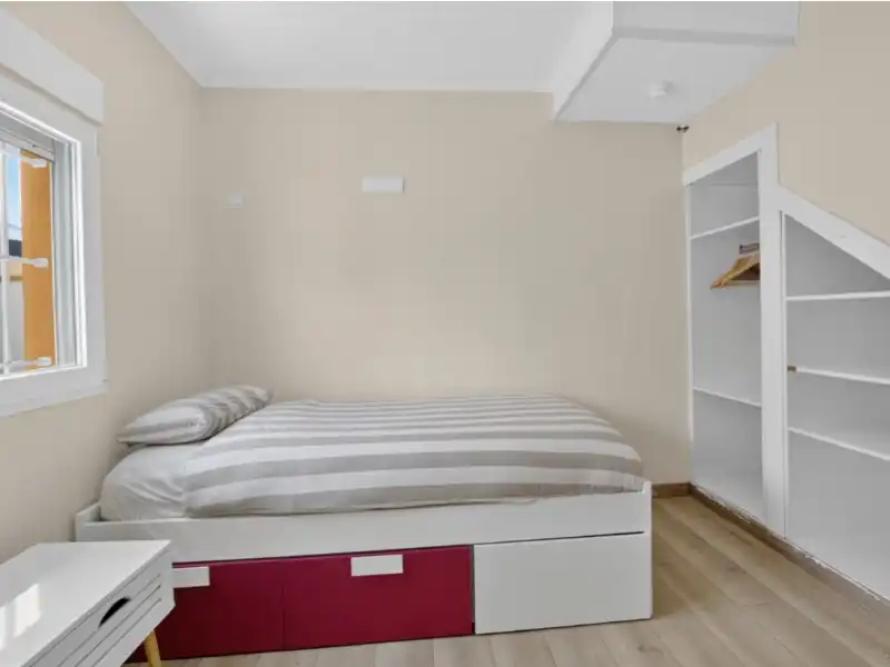 Casa aparellada amb balcó en venda a Zona Carrefour - Urbanizaciones, imagen 13