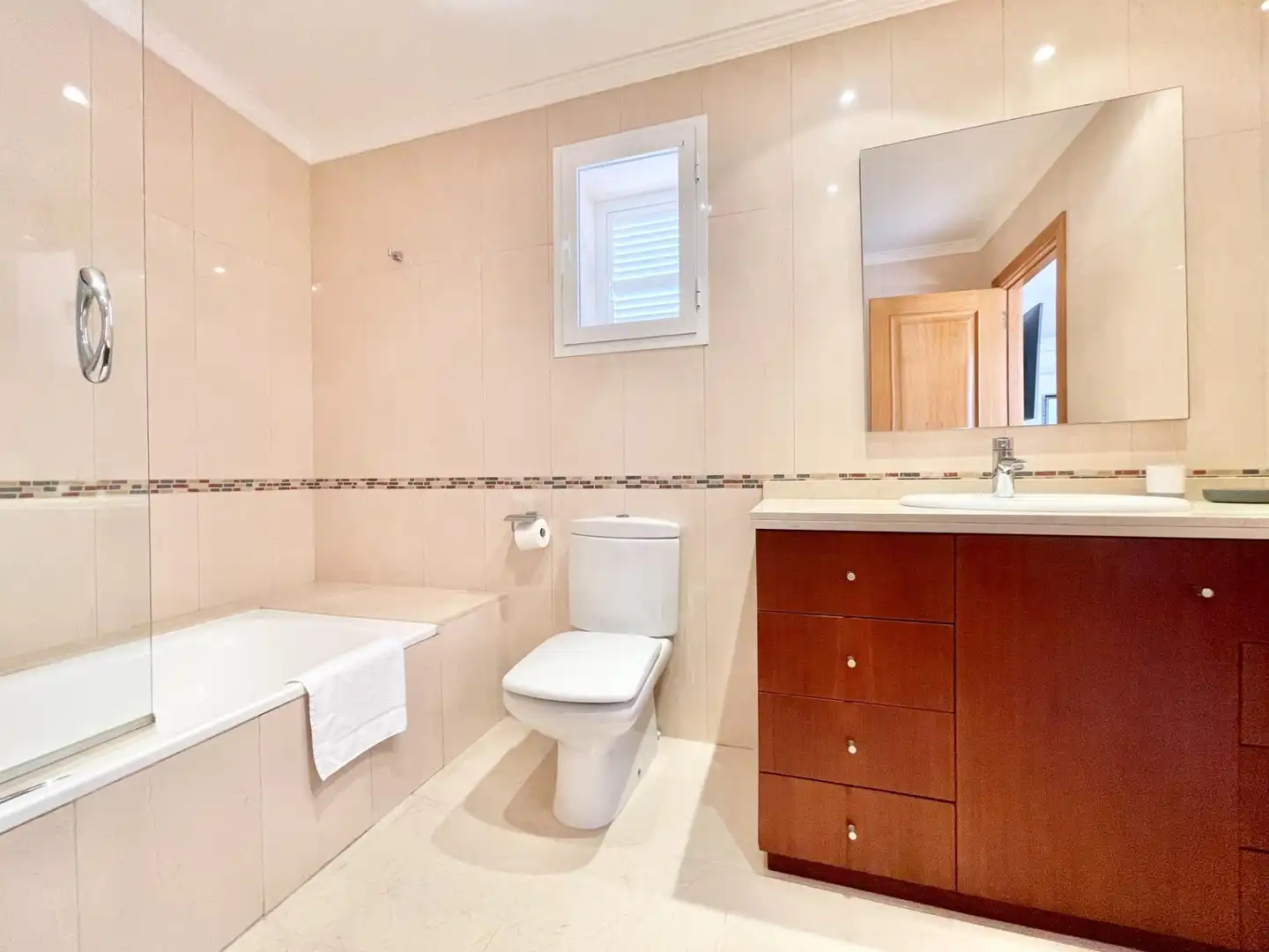Badezimmer von Haus oder Chalet zum Verkauf in Llucmajor mit Klimaanlage, Privatgarten und Balkon