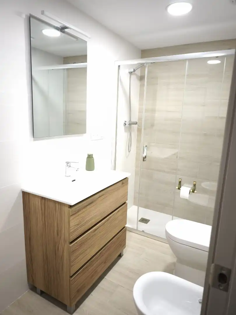 Badezimmer von Wohnung zur Miete in Valencia mit Klimaanlage, Möbliert und Balkon