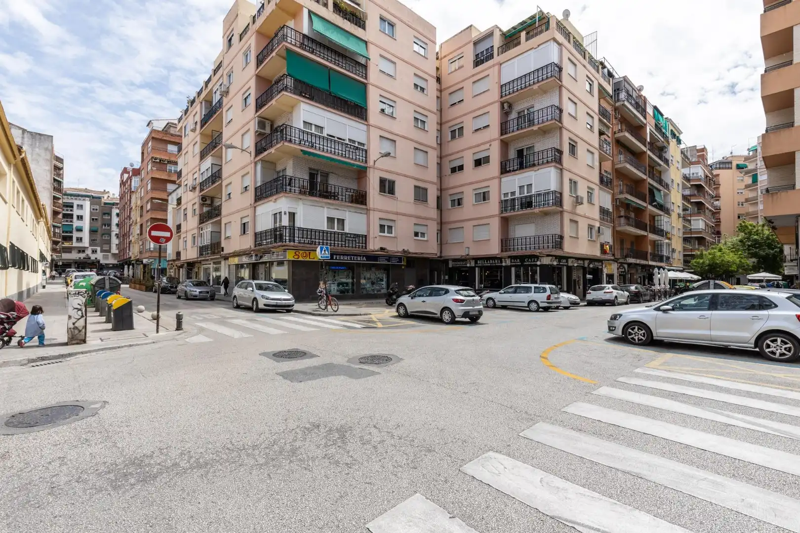 Außenansicht von Wohnung zum Verkauf in Granada mit Parkett