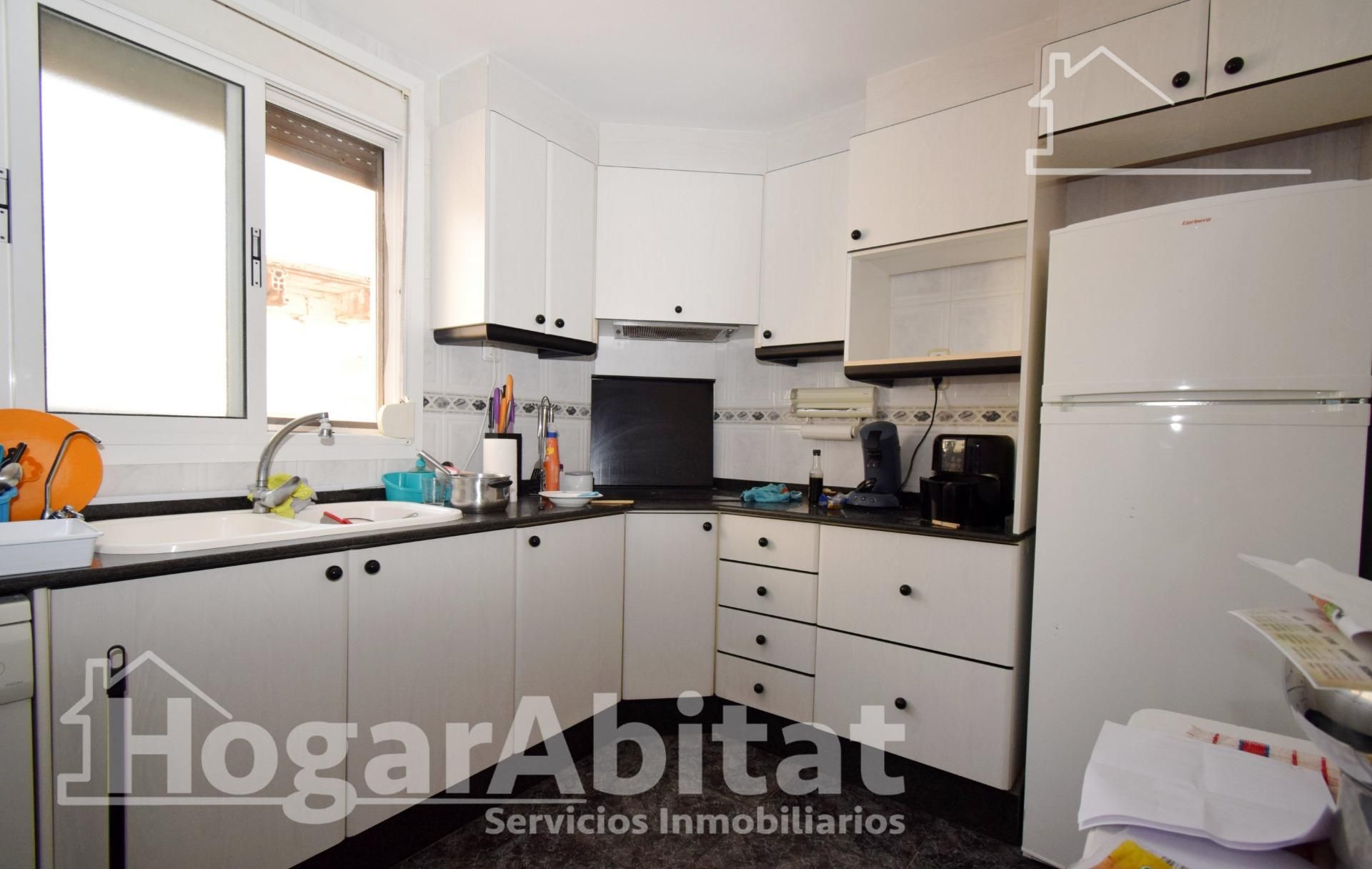 Küche von Wohnung zum Verkauf in Montserrat mit Klimaanlage, Terrasse und Abstellraum