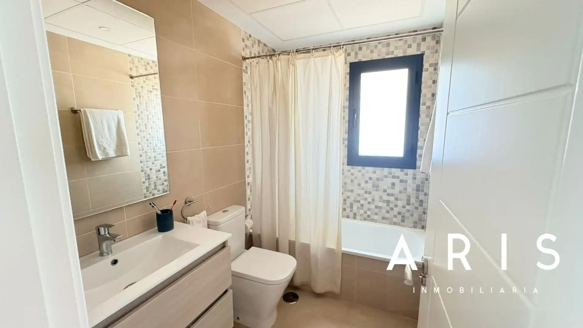 Baño de Casa adosada en venta en Alhaurín de la Torre con Aire acondicionado, Jardín privado y Parquet