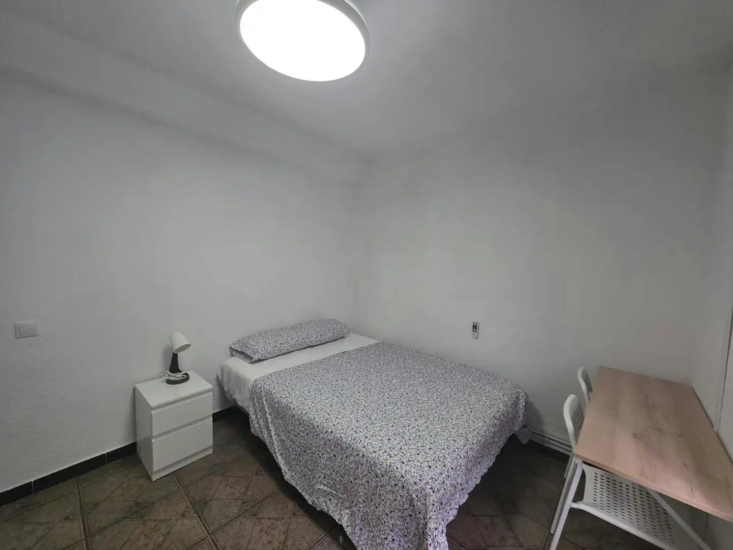 Bedroom of Flat for share in Torrejón de Ardoz  with Heating, Washing machine and TV
